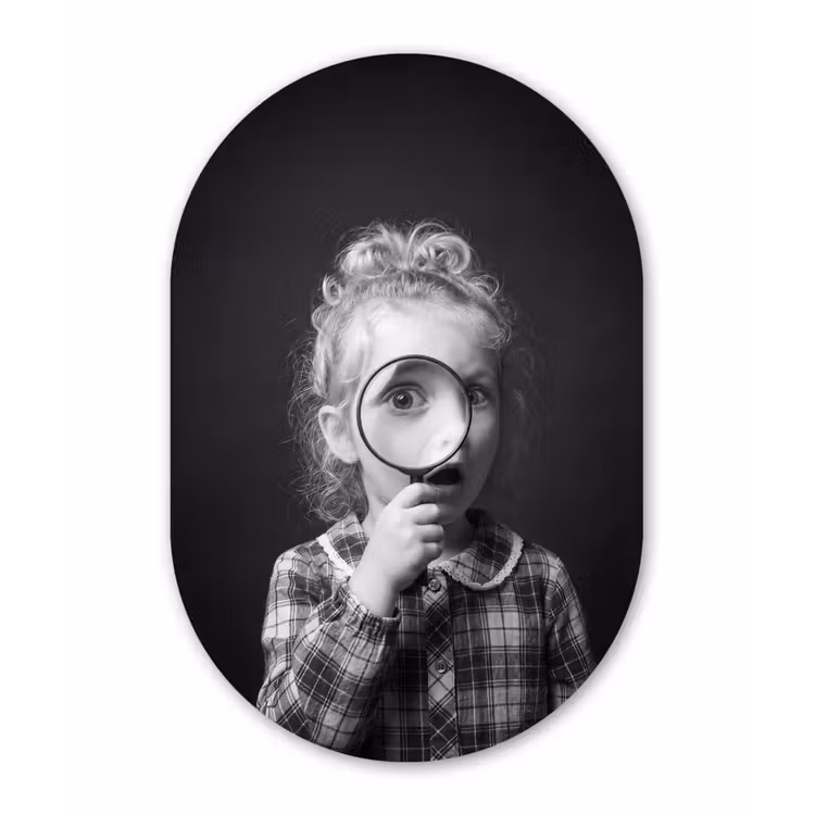 Kind - Vergrootglas - Portret - Zwart-wit Wandcirkel Ovaal Aluminium middel -3d