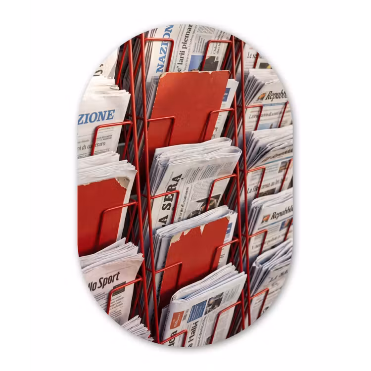 Kranten - Rek - Stedelijk - Dagelijks leven - Rood Wandcirkel Ovaal Aluminium middel -3d