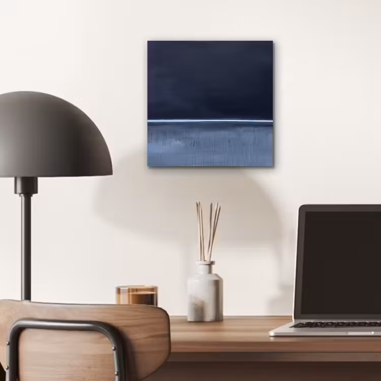 Abstract - Horizontale lijn - Minimalistisch - Donkerblauw - Kunst aluminium wit klein -sfeer5