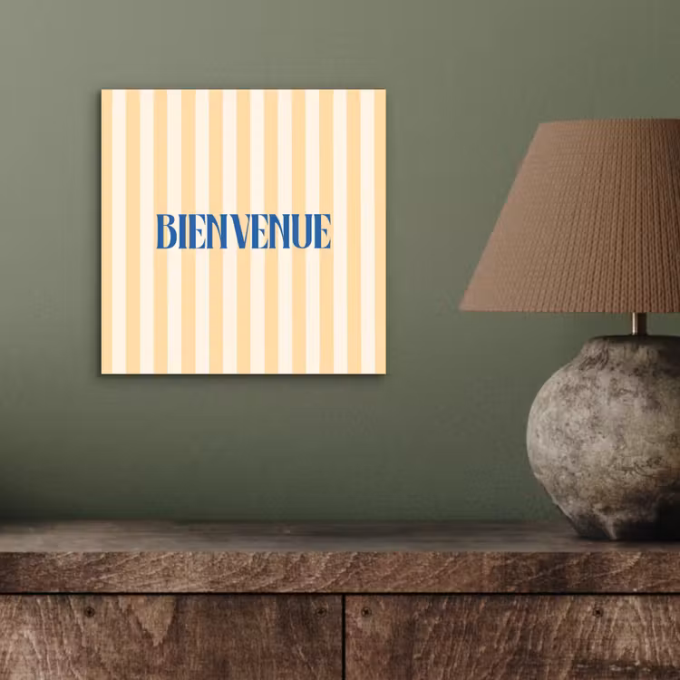 Blauw - Geel - Strepen - Bienvenue aluminium wit klein -sfeer2