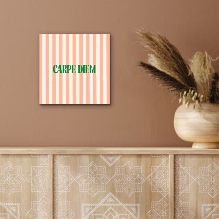 Zachtroze - Groen - Strepen - Carpe Diem aluminium wit klein -sfeer4