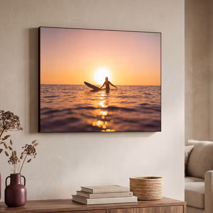 Persoon - Surfen - Zonsondergang - Zee - Oranje Textielframe zwart klein -sfeer3