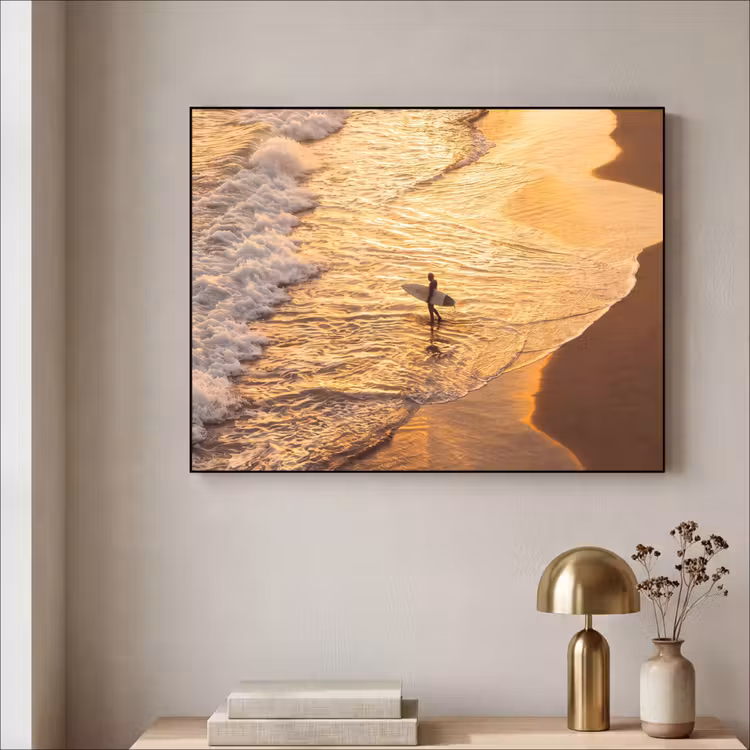 Surfer - Strand - Zonsondergang - Oceaan - Goud Textielframe zwart klein -sfeer2
