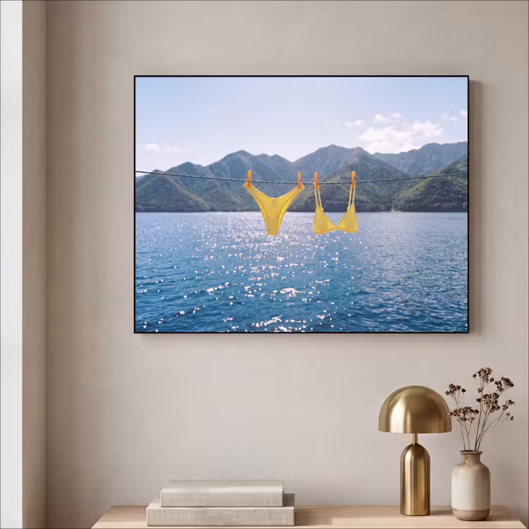 Badmode - Bikini - Zee - Bergen - Geel Textielframe zwart klein -sfeer2