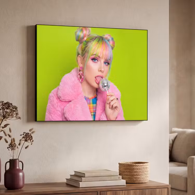 Vrouw - Kleurrijk haar - Pop art - Modern - Levendig Textielframe zwart klein -sfeer3