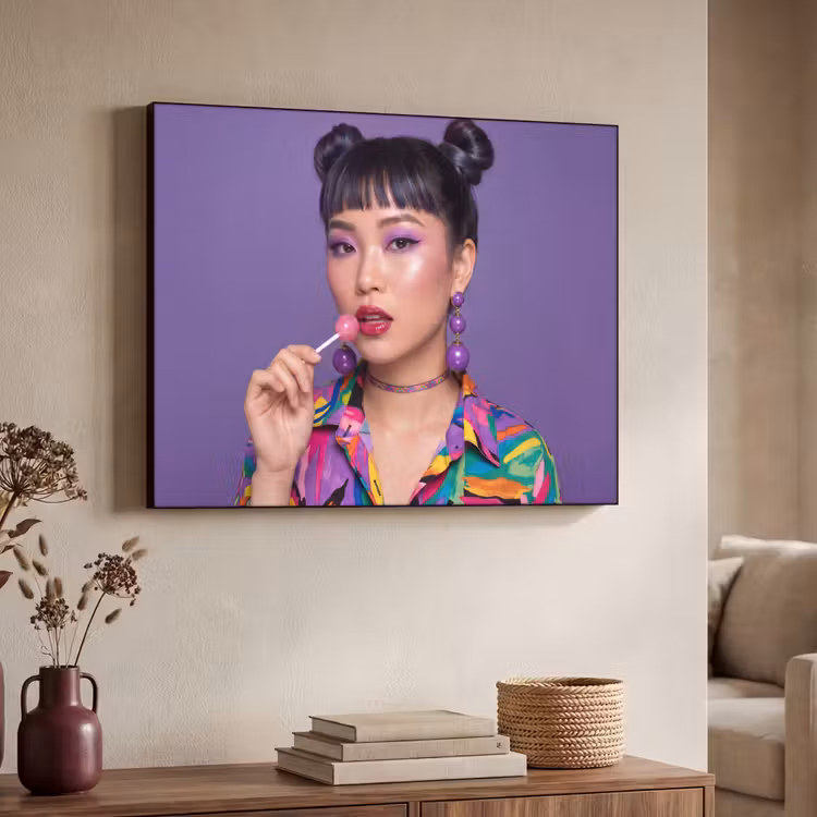 Vrouw - Portret - Make-up - Paars - Levendig Textielframe zwart klein -sfeer3