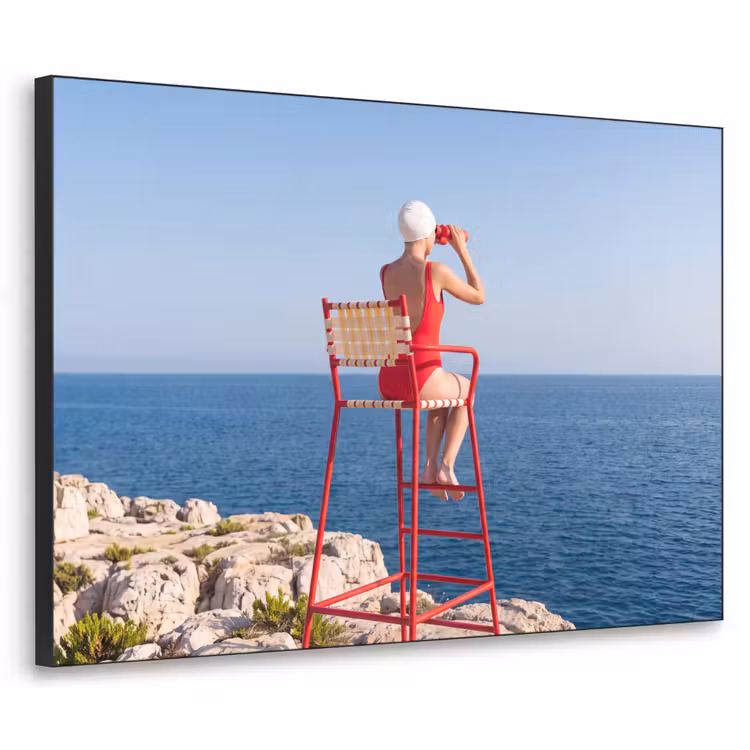 Vrouw - Zee - Kust - Verrekijker - Rood Textielframe zwart klein -3d