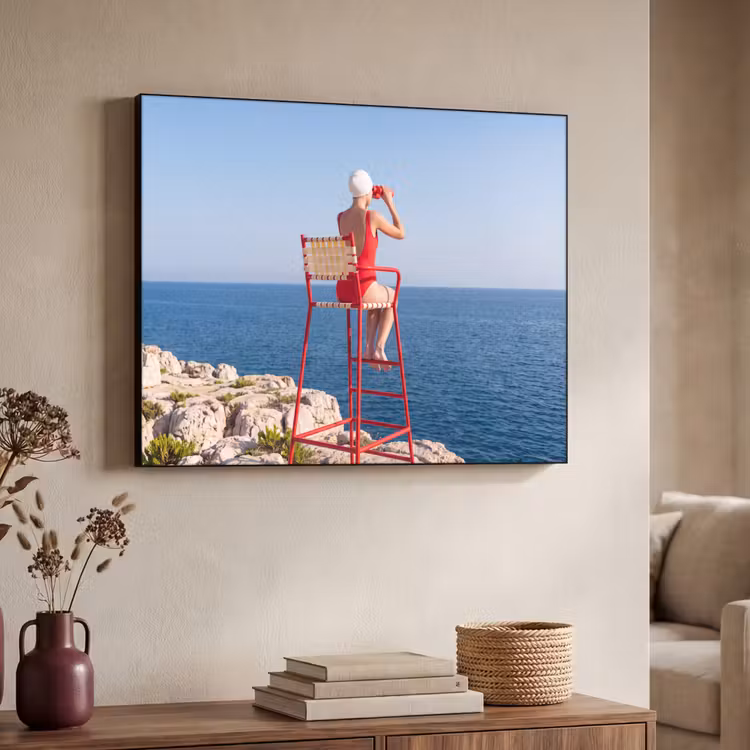 Vrouw - Zee - Kust - Verrekijker - Rood Textielframe zwart klein -sfeer3