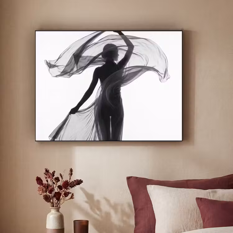 Vrouw - Sluier - Portret - Zwart - Wit - Artistiek Textielframe zwart klein -sfeer1