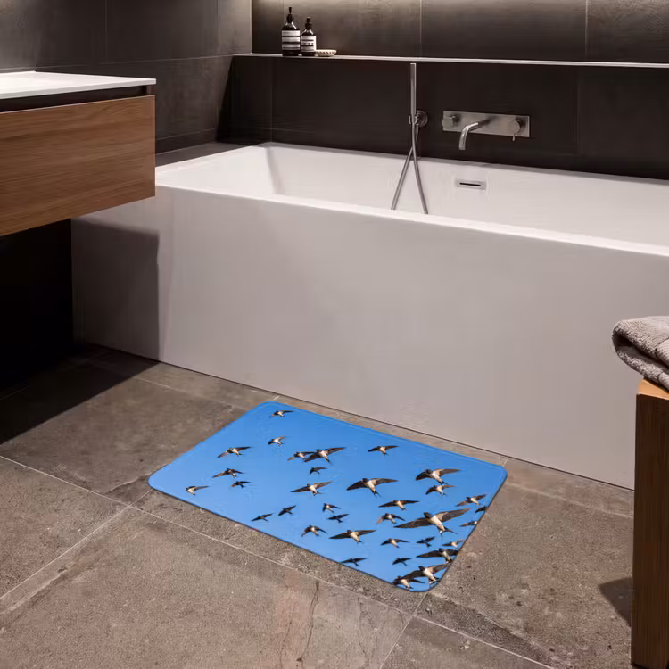 Zwaluwen - Vliegen - Blauw Badmat klein -sfeer3