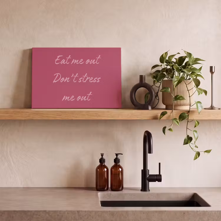 eat me out don't stress me out - Roze - Minimalistisch canvas 2cm klein -sfeer3