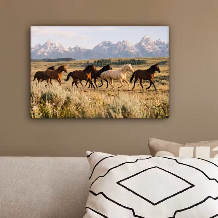 Paarden - Kudde - Bergen - Vrijheid - Wild canvas 2cm klein -sfeer3