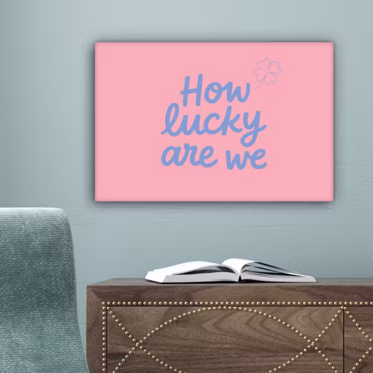 How lucky are we - Klavervier - Roze - Blauw canvas 2cm klein -sfeer4