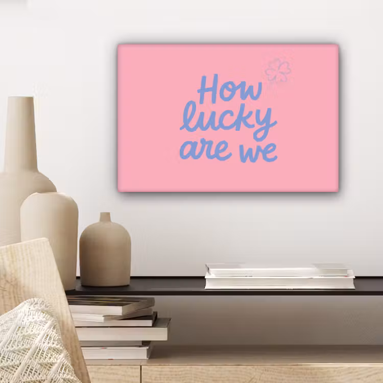 How lucky are we - Klavervier - Roze - Blauw canvas 2cm klein -sfeer6