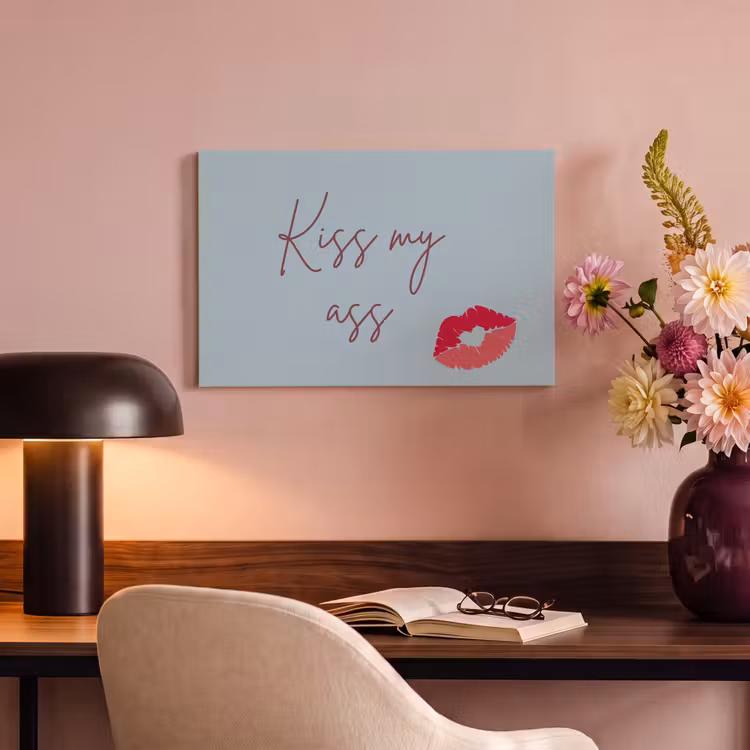 Kiss my ass - Lip - Blauw canvas 2cm klein -sfeer4