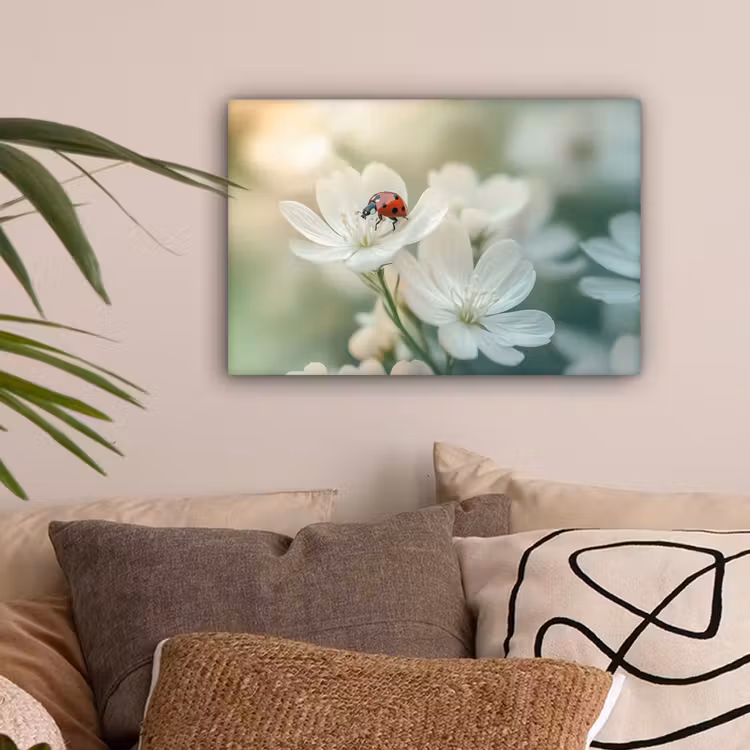Lieveheersbeestje - Bloemen - Wit canvas 2cm klein -sfeer1