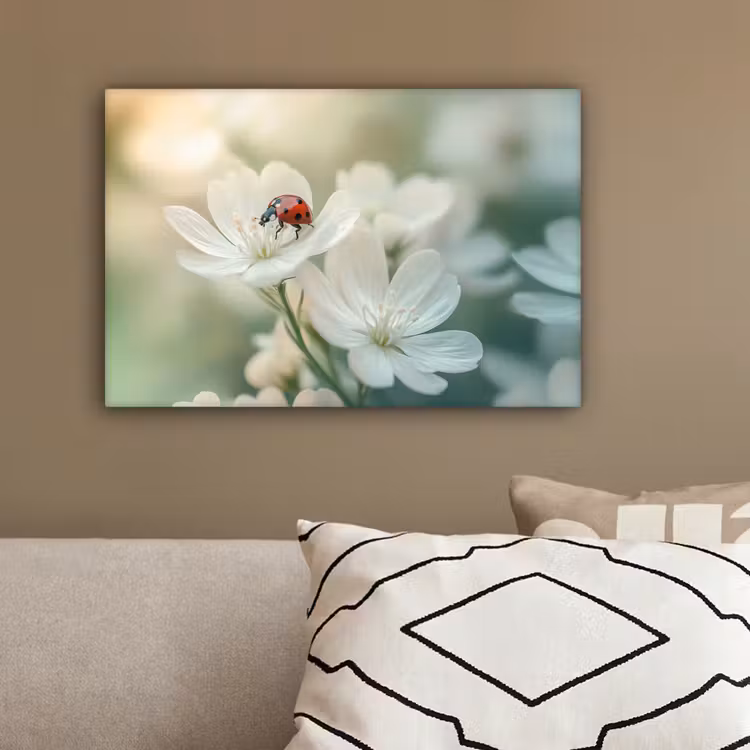 Lieveheersbeestje - Bloemen - Wit canvas 2cm klein -sfeer3