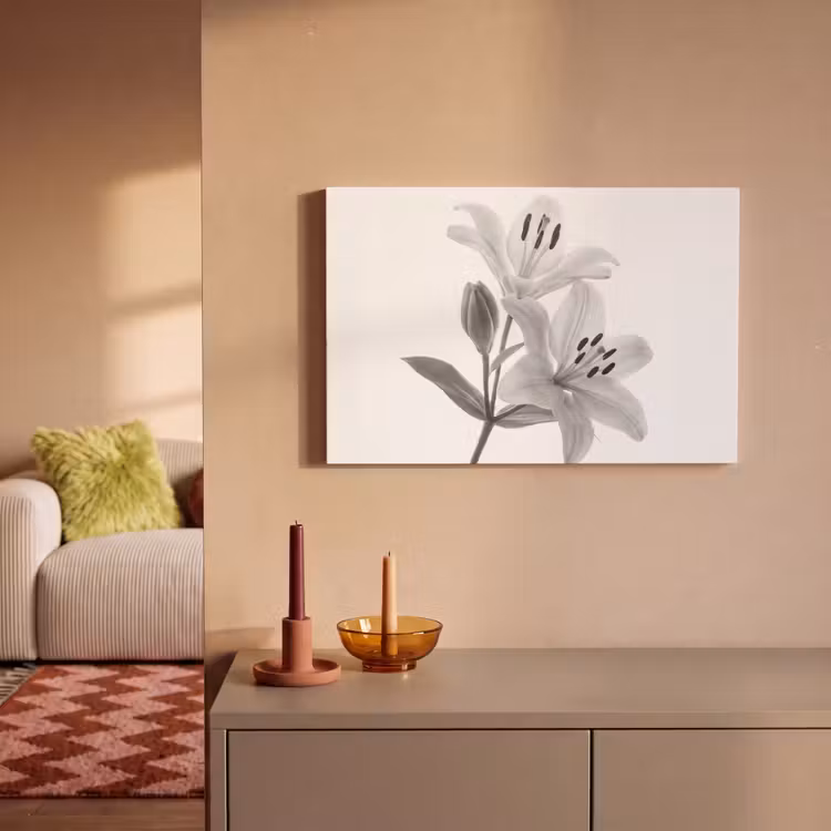 Lelies - Elegant - Zwart - Wit canvas 2cm klein -sfeer1