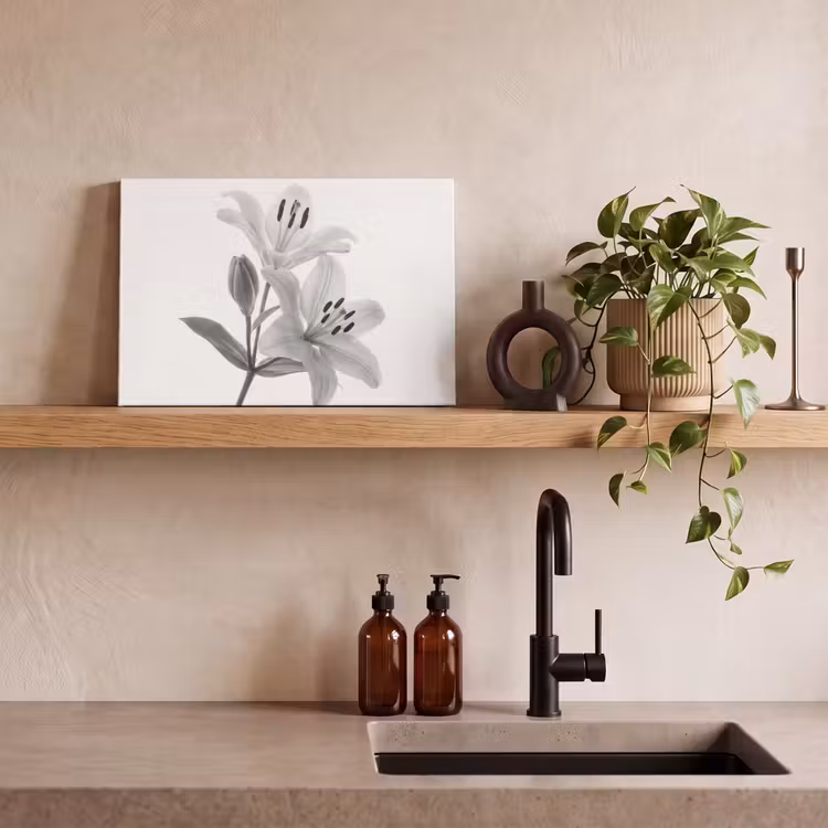 Lelies - Elegant - Zwart - Wit canvas 2cm klein -sfeer3