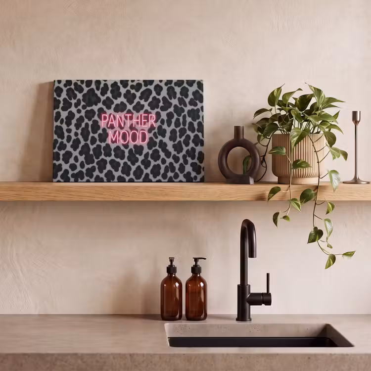 Panterprint - Zwart - Neonletters - Roze canvas 2cm klein -sfeer3