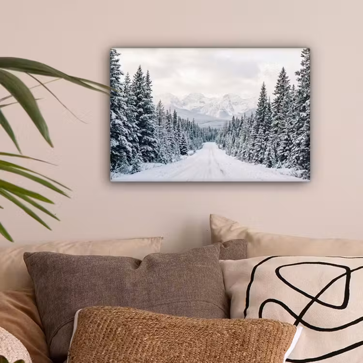 Weg - Sneeuw - Naaldbos - Winter - Avontuurlijk canvas 2cm klein -sfeer1