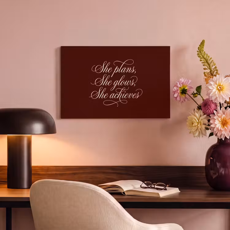 She plans she glows she achieves - Rood - Cursief canvas 2cm klein -sfeer4