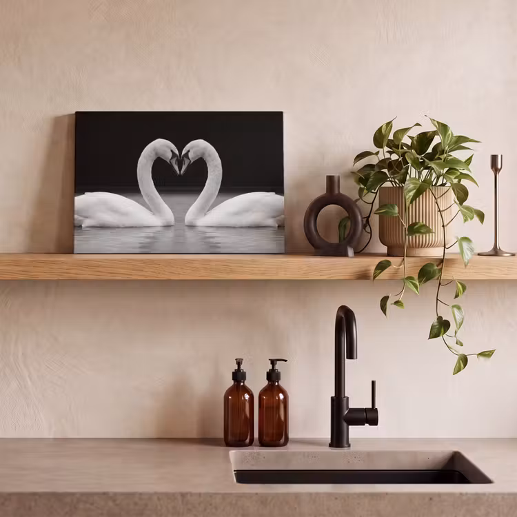 Zwanen - Hart - Zwart - Wit canvas 2cm klein -sfeer3