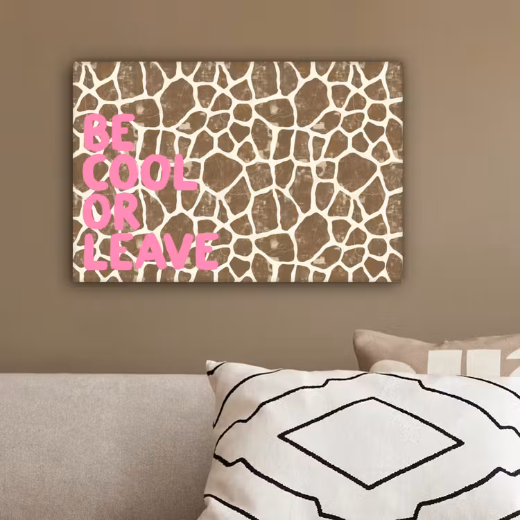 Tekst - Be cool or leave - Roze - Giraffenprint canvas 2cm klein -sfeer3