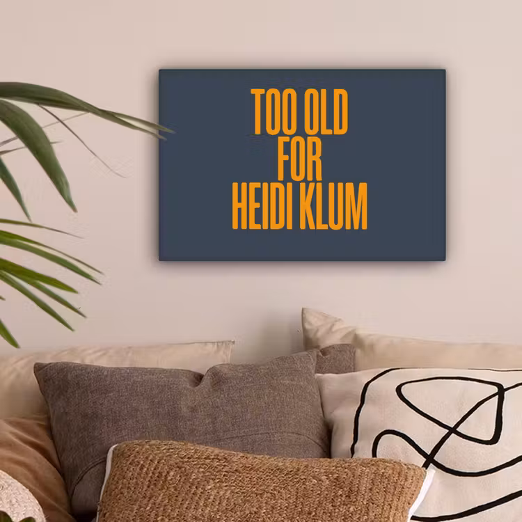 Too old for heidi klum - Geel - Blauw canvas 2cm klein -sfeer1