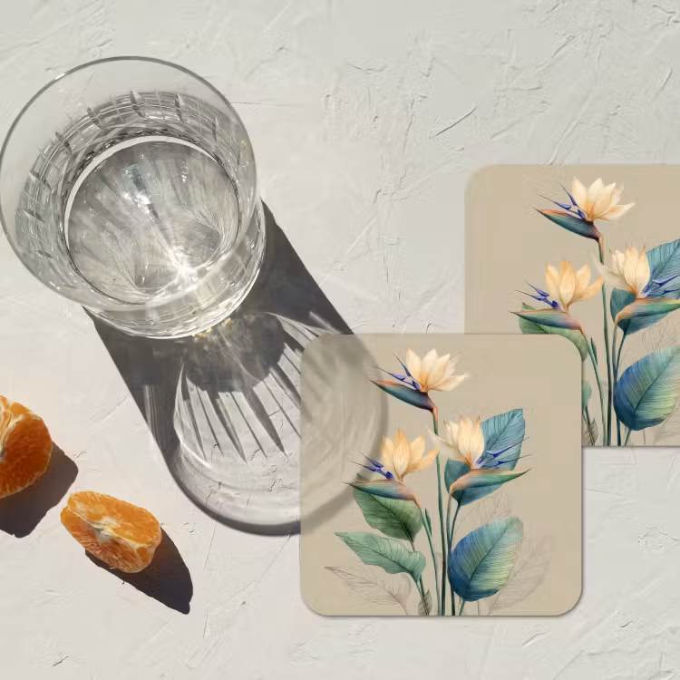 Paradijsvogelbloemen - Blauwgroene bladeren - Beige onderzetter kurk middel -sfeer4