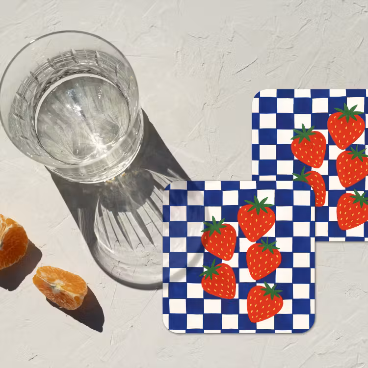 Geblokt - Blauw - Aardbeien onderzetter kurk middel -sfeer4