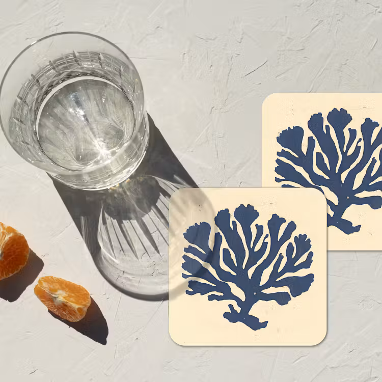 Blauw koraal - Vertakkingen - Beige onderzetter kurk middel -sfeer4