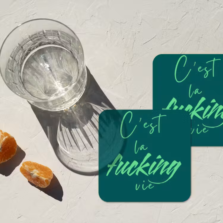 c'est la fucking vie - Groen - Handgeschreven onderzetter kurk middel -sfeer4