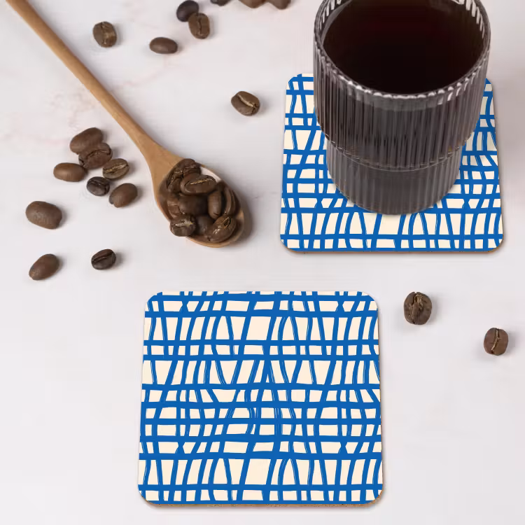 Ruitpatroon - Blauw - Crème onderzetter kurk middel 366 -sfeer2