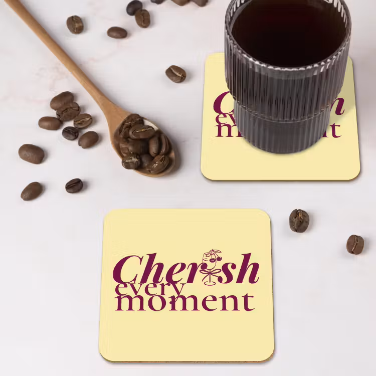 Cherish every moment - Cocktailglas - Geel onderzetter kurk middel -sfeer2