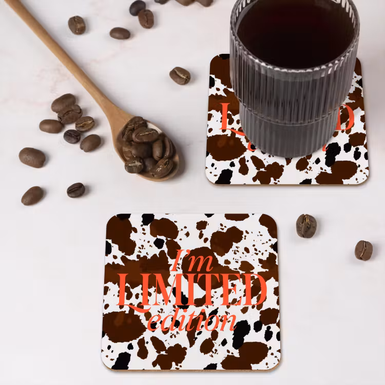 Koeienprint - Limited edition - Rood onderzetter kurk middel -sfeer2