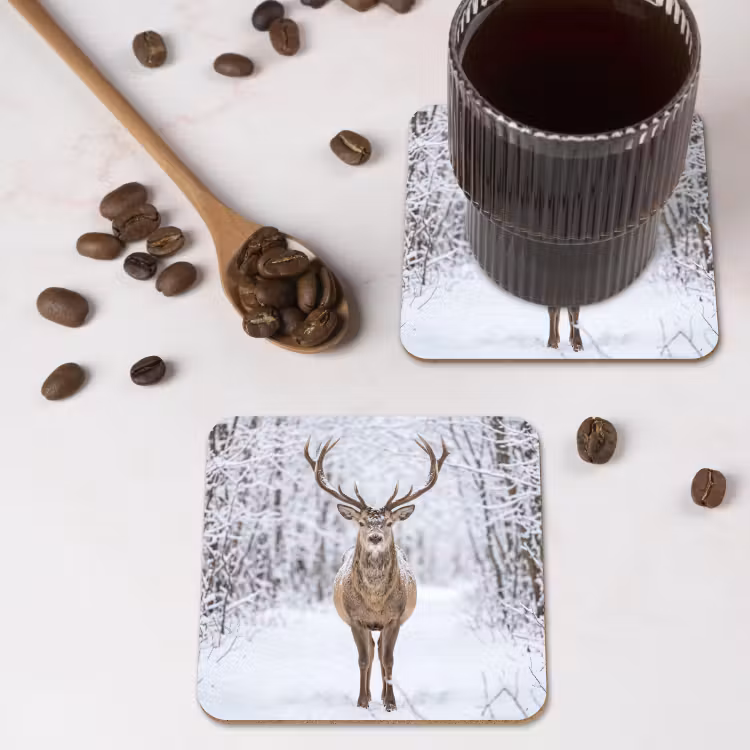 Hert - Winter - Bos - Natuur - Wit onderzetter kurk middel -sfeer2