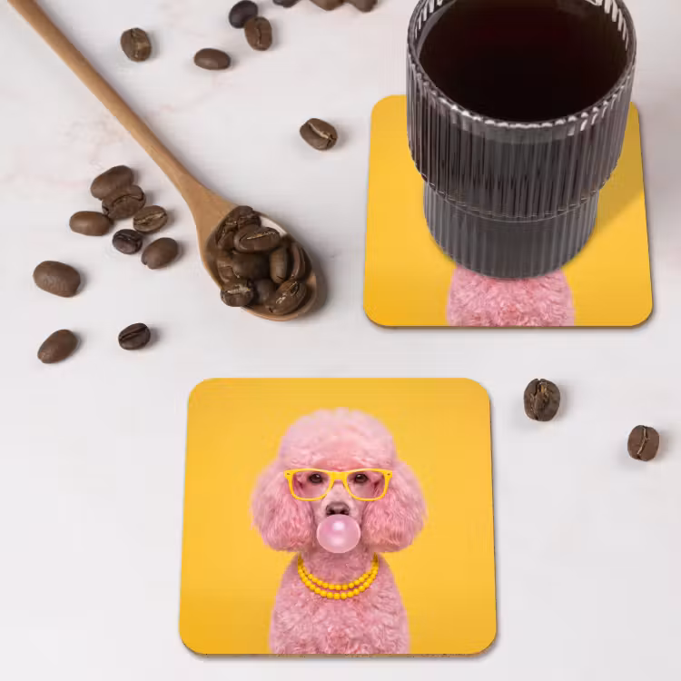 Hond - Kauwgum - Dieren - Modern - Roze onderzetter kurk middel -sfeer2
