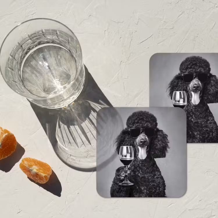 Hond - Krullen - Zonnebril - Wijn onderzetter kurk middel -sfeer4