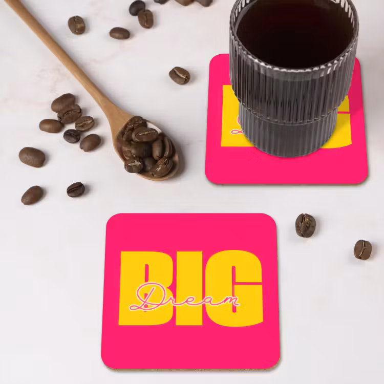 Dream big - Roze - Geel - Minimalistisch onderzetter kurk middel -sfeer2