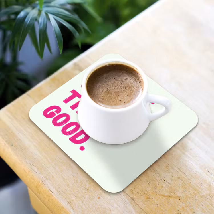 Focus on the good - Beige - Roze onderzetter kurk middel -sfeer5
