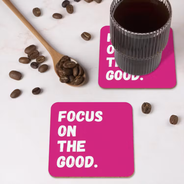 Focus on the good - Roze - Simple onderzetter kurk middel -sfeer2