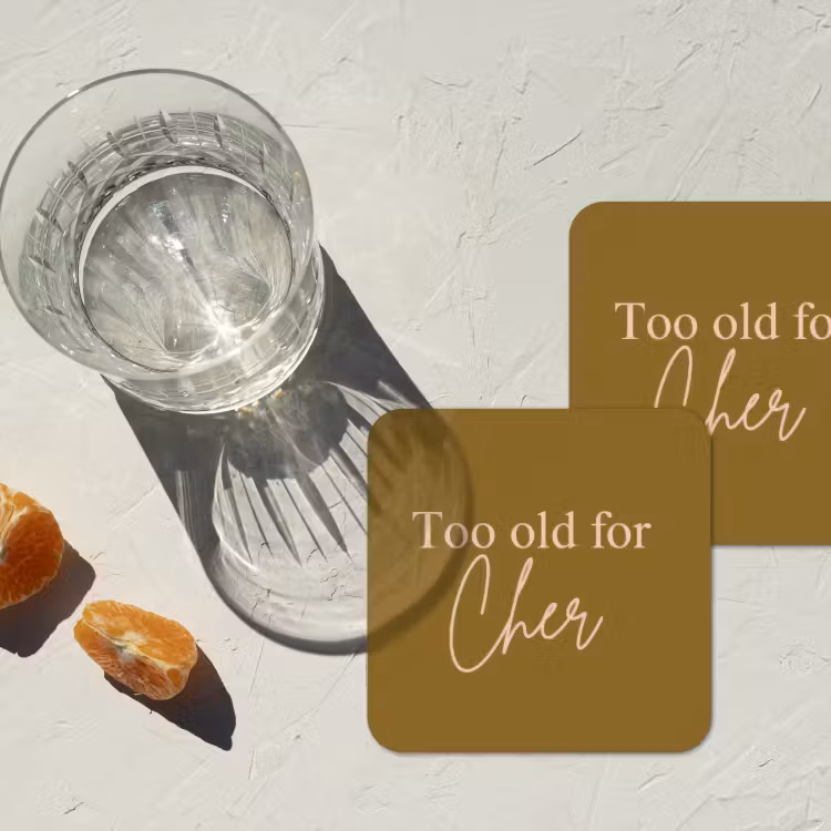 Groen - Too old for cher - Roze onderzetter kurk middel -sfeer4