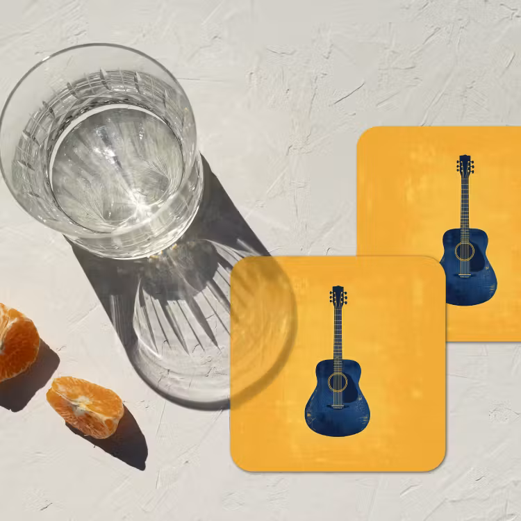 Gitaar - Akoestisch - Geel - Minimalistisch onderzetter kurk middel -sfeer4