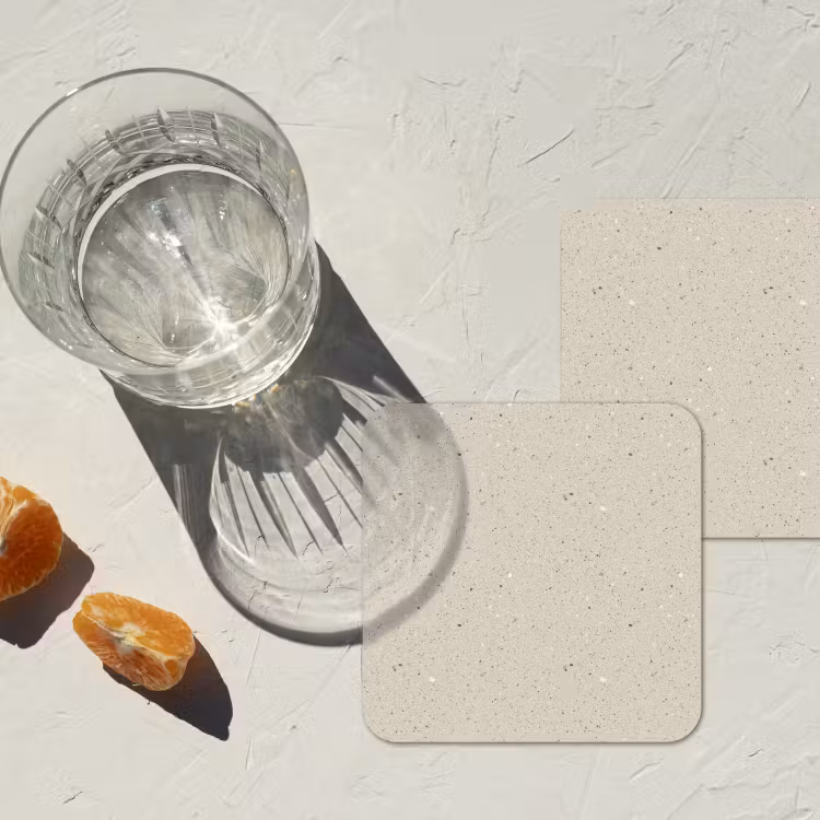 Lichtbeige - Terrazzo - Grijs onderzetter kurk middel 366 -sfeer4