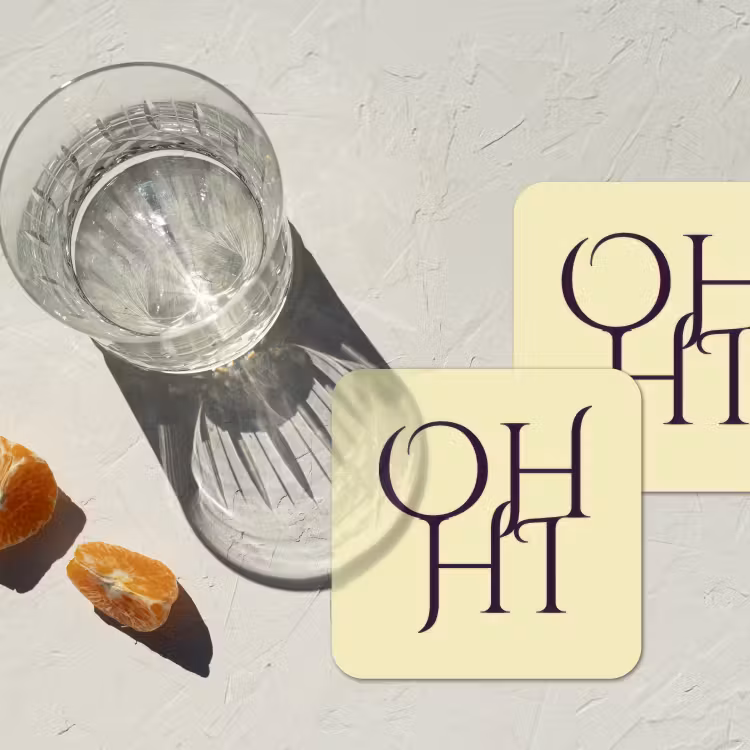 Oh hi - Geel - Monogram onderzetter kurk middel -sfeer4