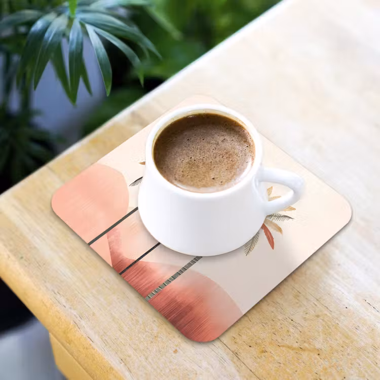 Palmbomen - Heuvels - Minimalistisch - Zachtroze onderzetter kurk middel -sfeer5