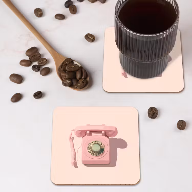 Draaischijftelefoon - Retro - Roze onderzetter kurk middel -sfeer2