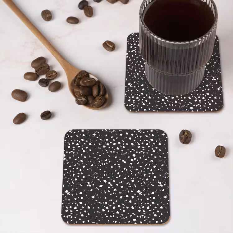 Terrazzo - Patroon - Zwart - Wit onderzetter kurk middel 366 -sfeer2