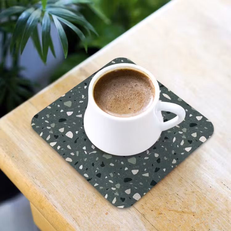 Terrazzo - Patroon - Kleurrijk - Groen onderzetter kurk middel 366 -sfeer5